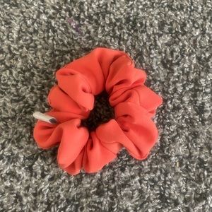 DEWEDIT SCRUNCHIE KAITLYN BRISTOWE DEW WINIFRED (?)